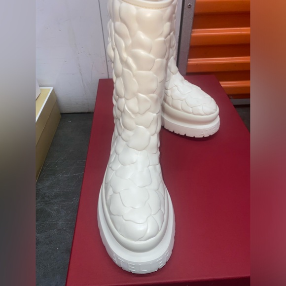 Valentino Garavani Cream Ankle Rain Boots Sz 8 - Picture 12 of 12